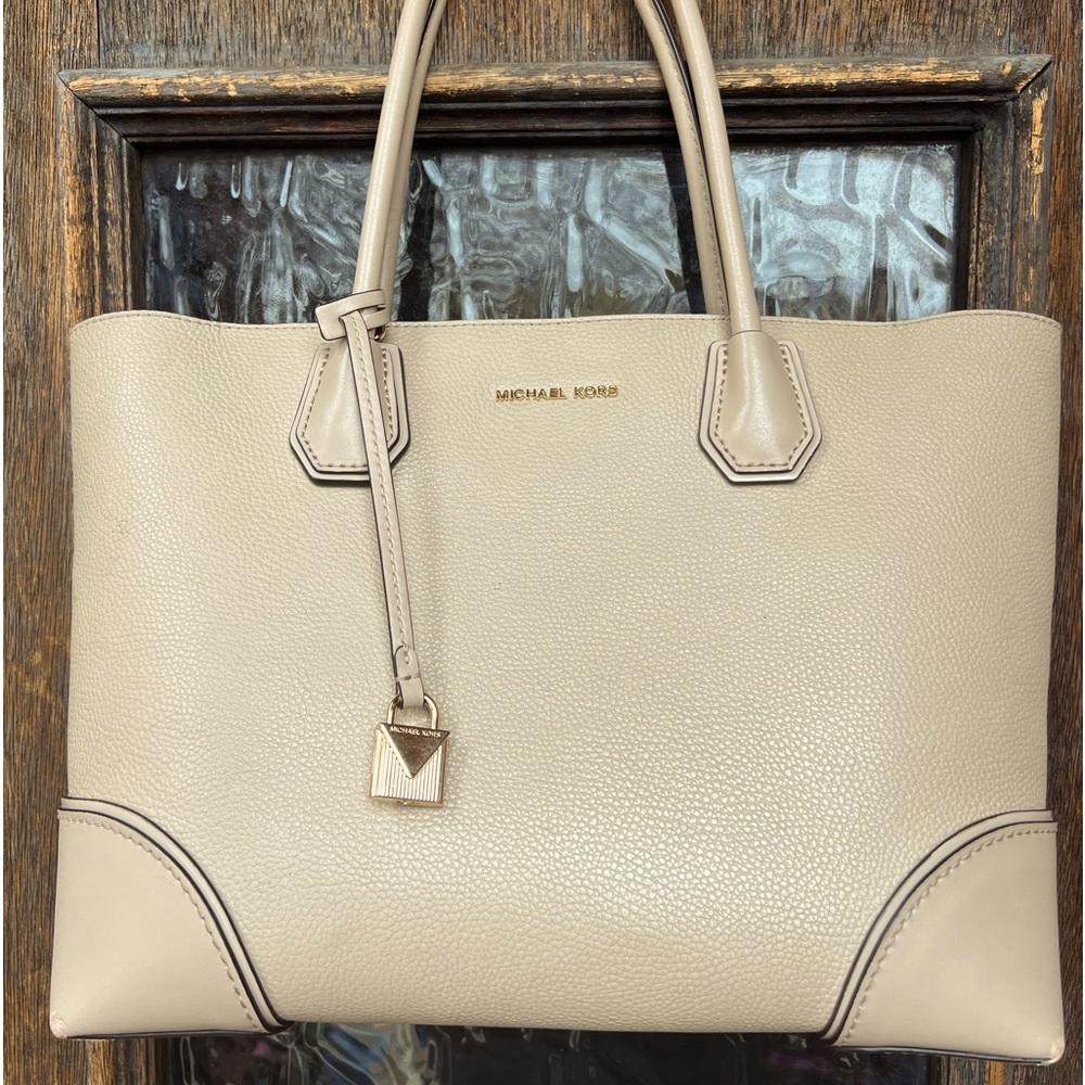 Michael Kors Taupe Pebbled LeatherTote/Satchel. Good pre-owned condition.